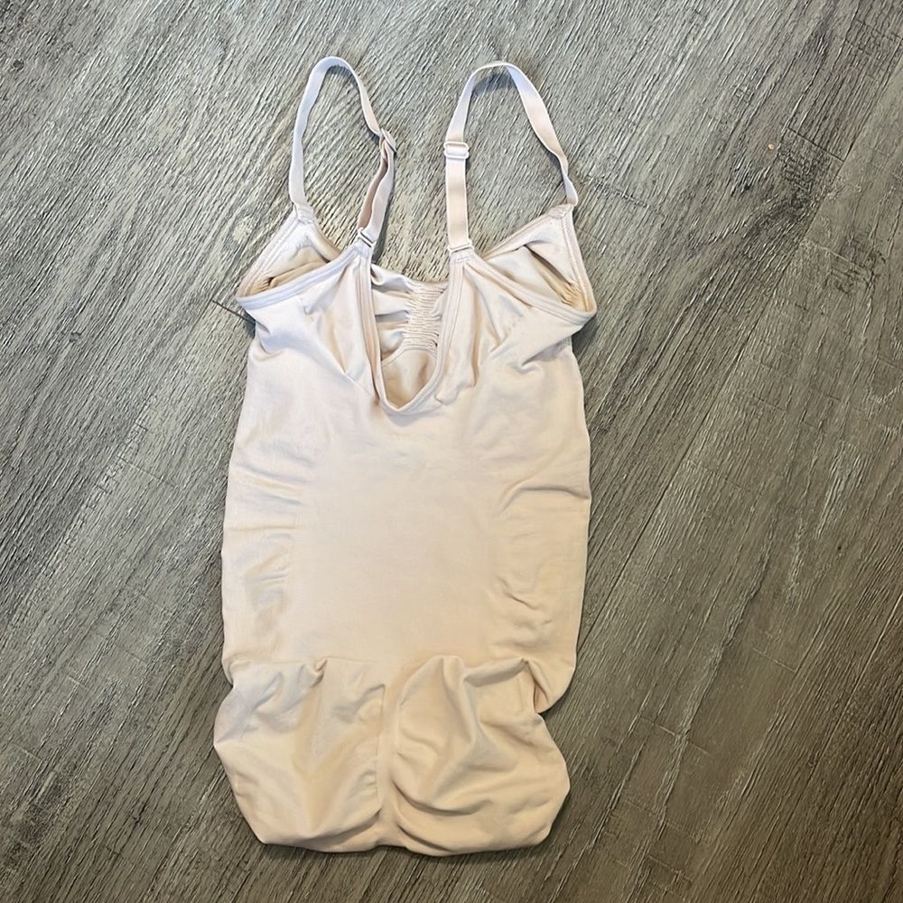 SKIMS SEAMLESS SCULPT BRIEF BODYSUIT - XXS/XS - Picture 4 of 5